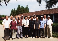 2005年7月，顧準(zhǔn)誕辰90周年重返干校舊址：含張鶴齡、王淑文、陳瑞銘、徐方、趙人偉等