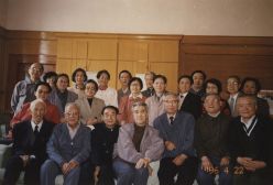 1996年4月22日，董謙等老同志座談《食堂報(bào)告》后留影