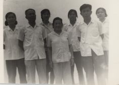 1980年7-8月，頤和園計(jì)量經(jīng)濟(jì)學(xué)講習(xí)班。左起：劉艷玲、張守一、錢(qián)銘燕、何桂仙、邢燕玲、張鶴齡、姜新華