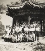 20世紀(jì)50年代，經(jīng)濟(jì)研究所部分同志合影。（張志元遺藏）